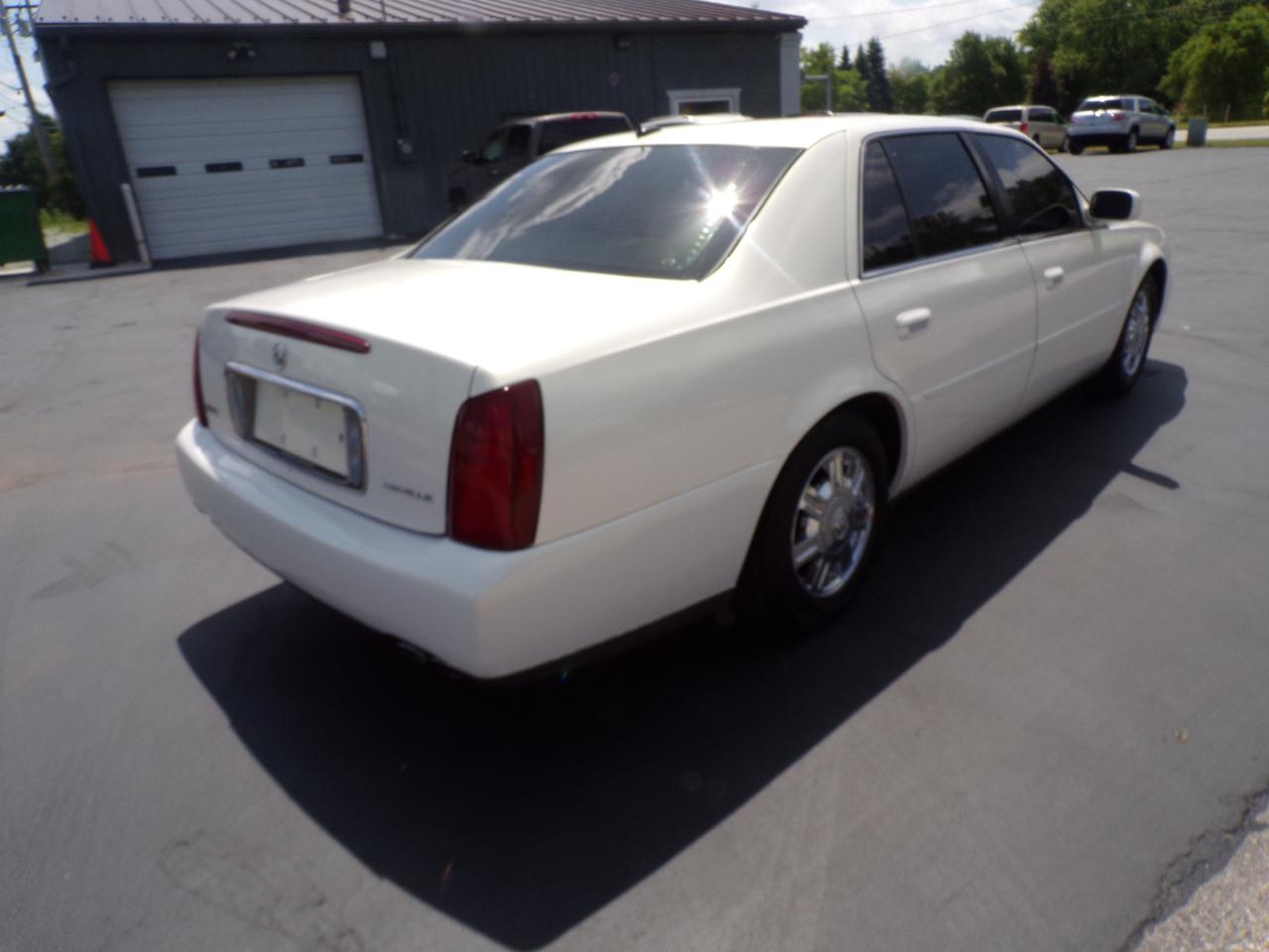 Cadillac DeVille Sedan 2005