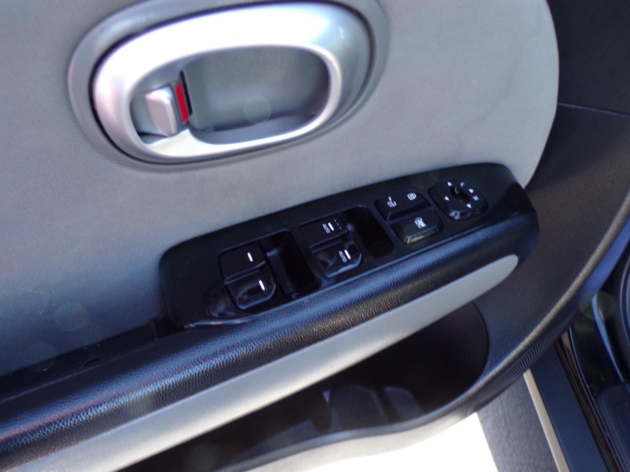 Kia Soul + w/Signature 2.0 Special Edition 2016