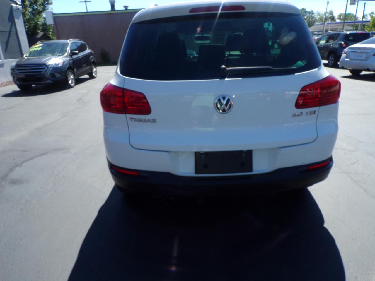 Volkswagen Tiguan S 2014