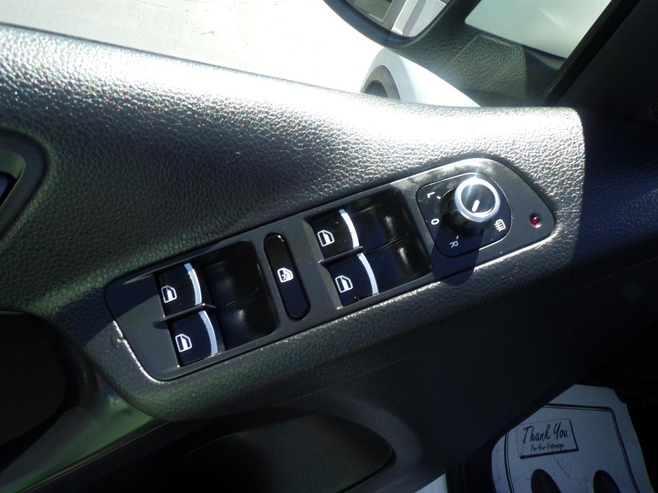 Volkswagen Tiguan S 2014