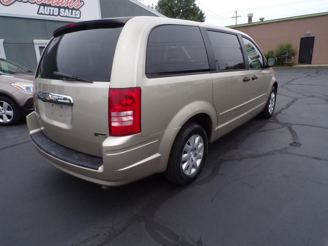 Chrysler Town & Country LX 2008