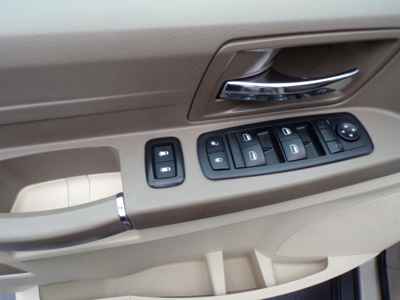 Chrysler Town & Country LX 2008
