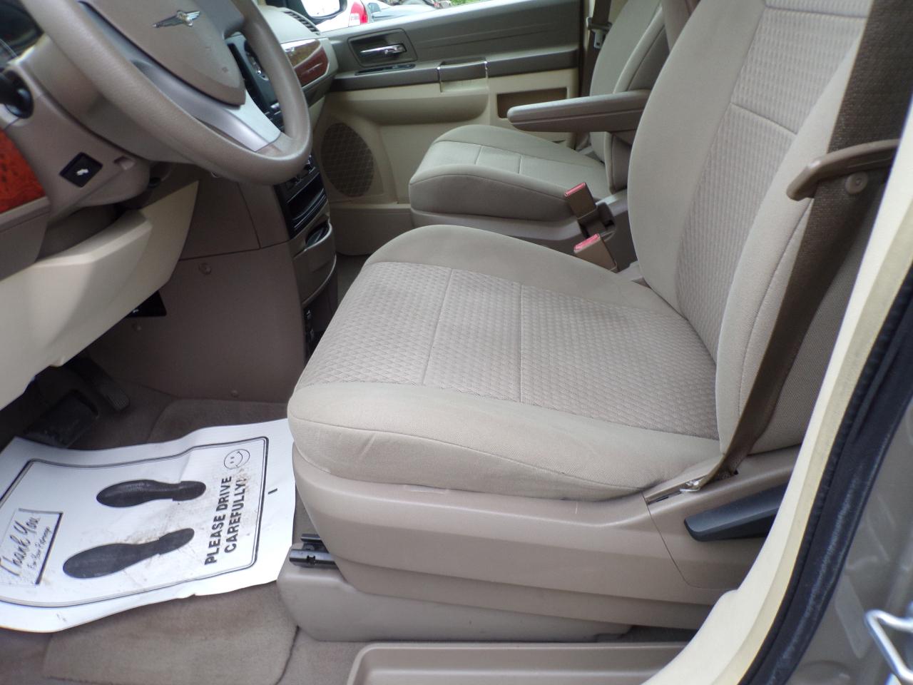 Chrysler Town & Country LX 2008