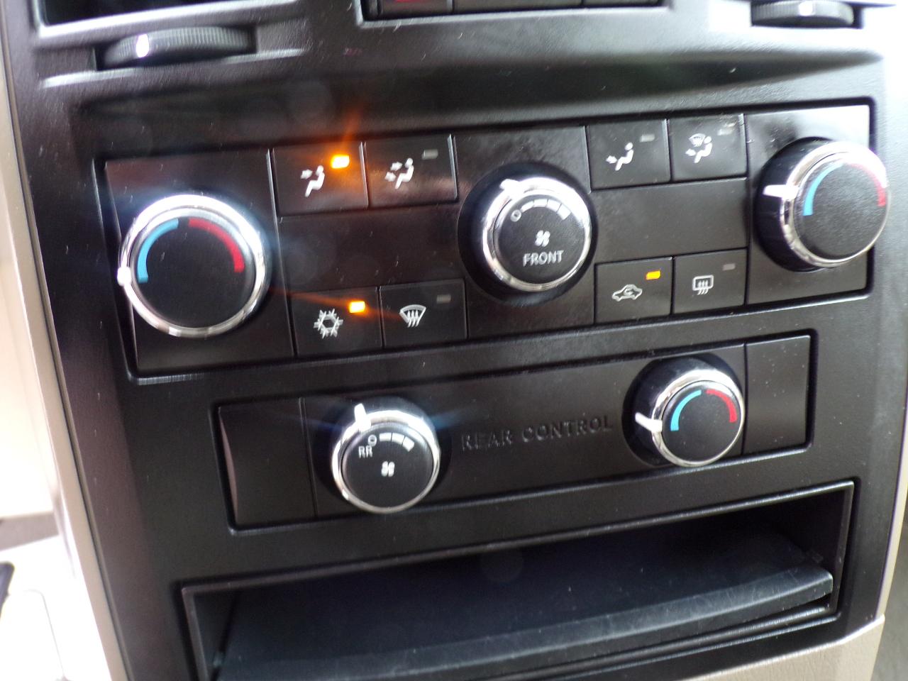 Chrysler Town & Country LX 2008