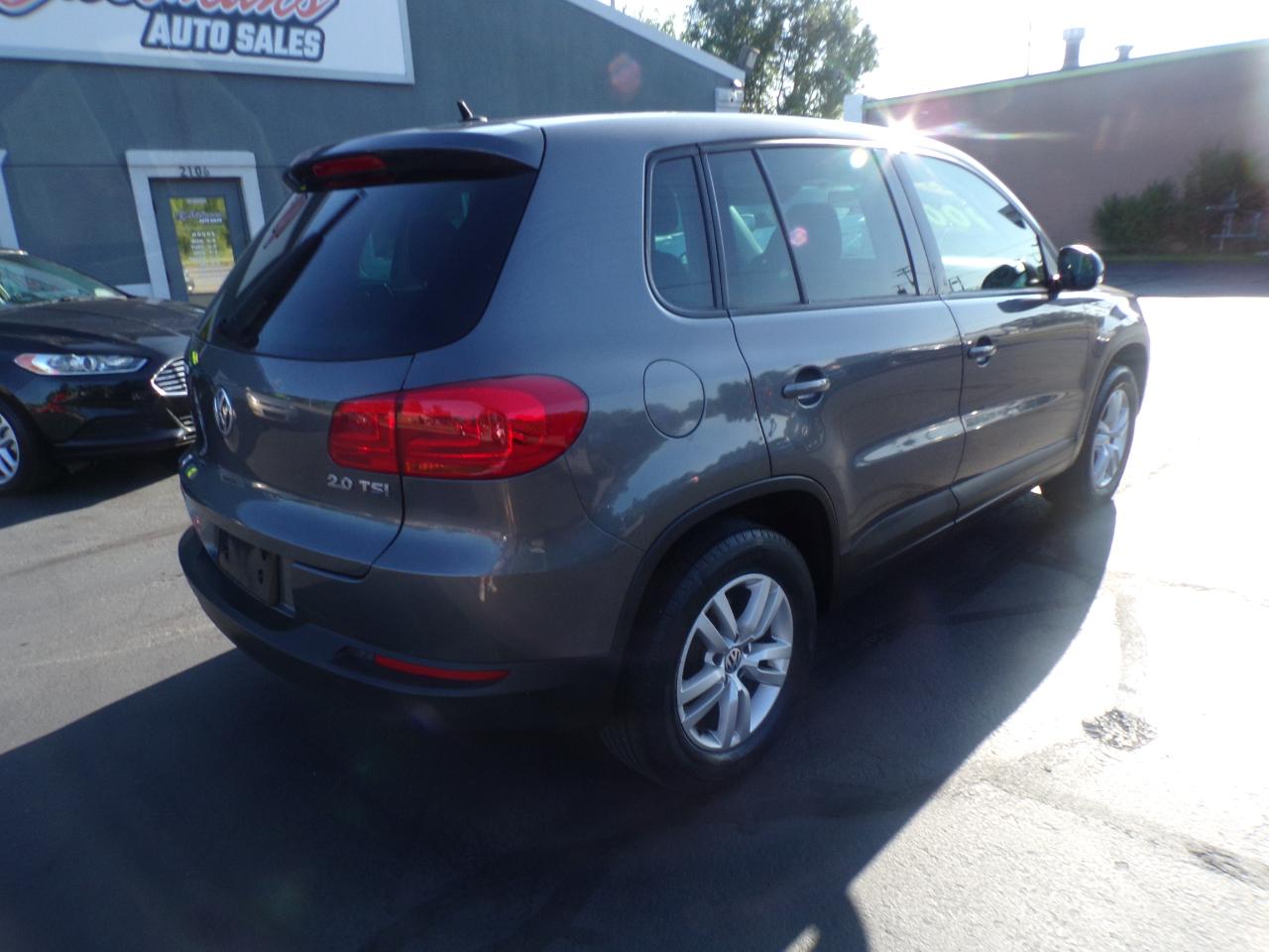 Volkswagen Tiguan S 2013