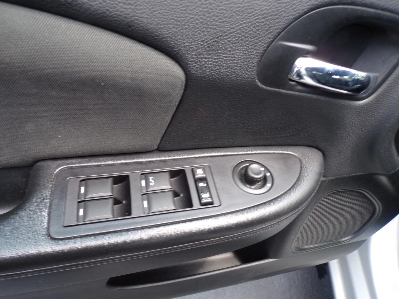 Chrysler 200 Touring 2012