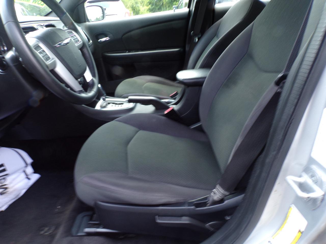 Chrysler 200 Touring 2012