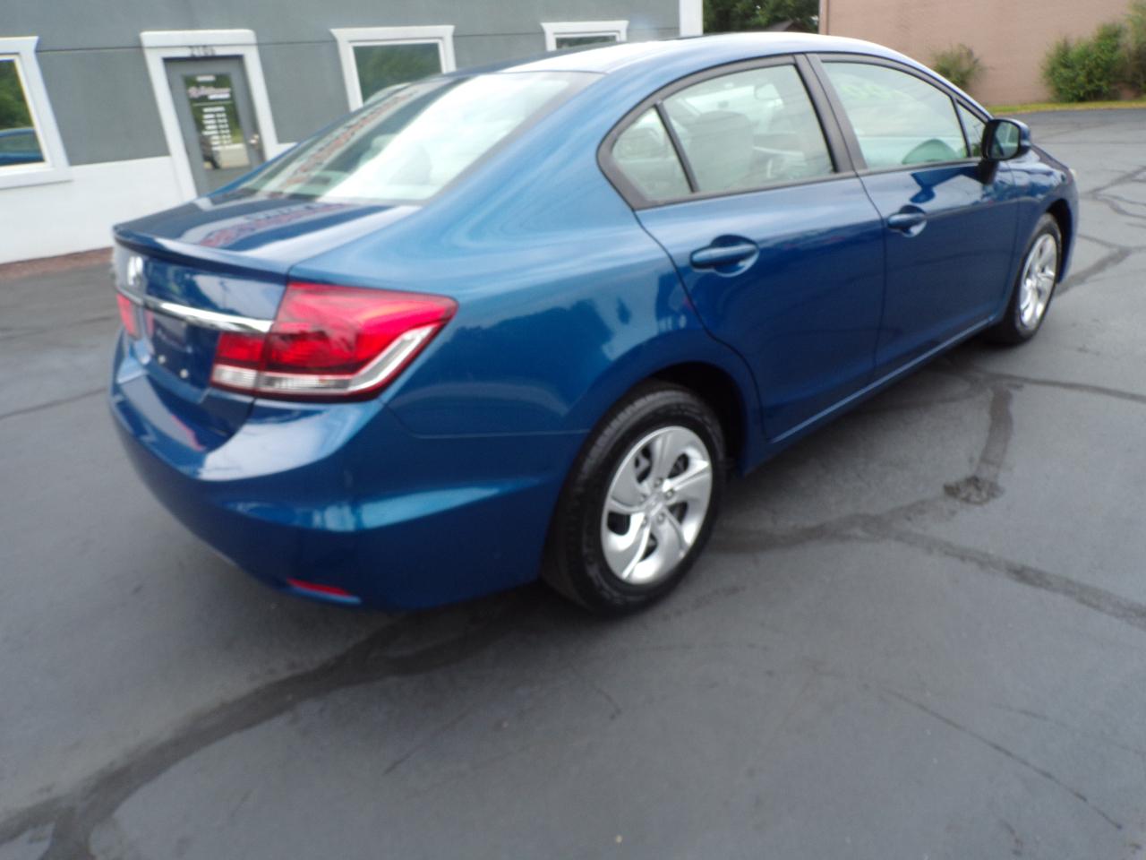 Honda Civic LX Sedan 5-Speed AT 2013
