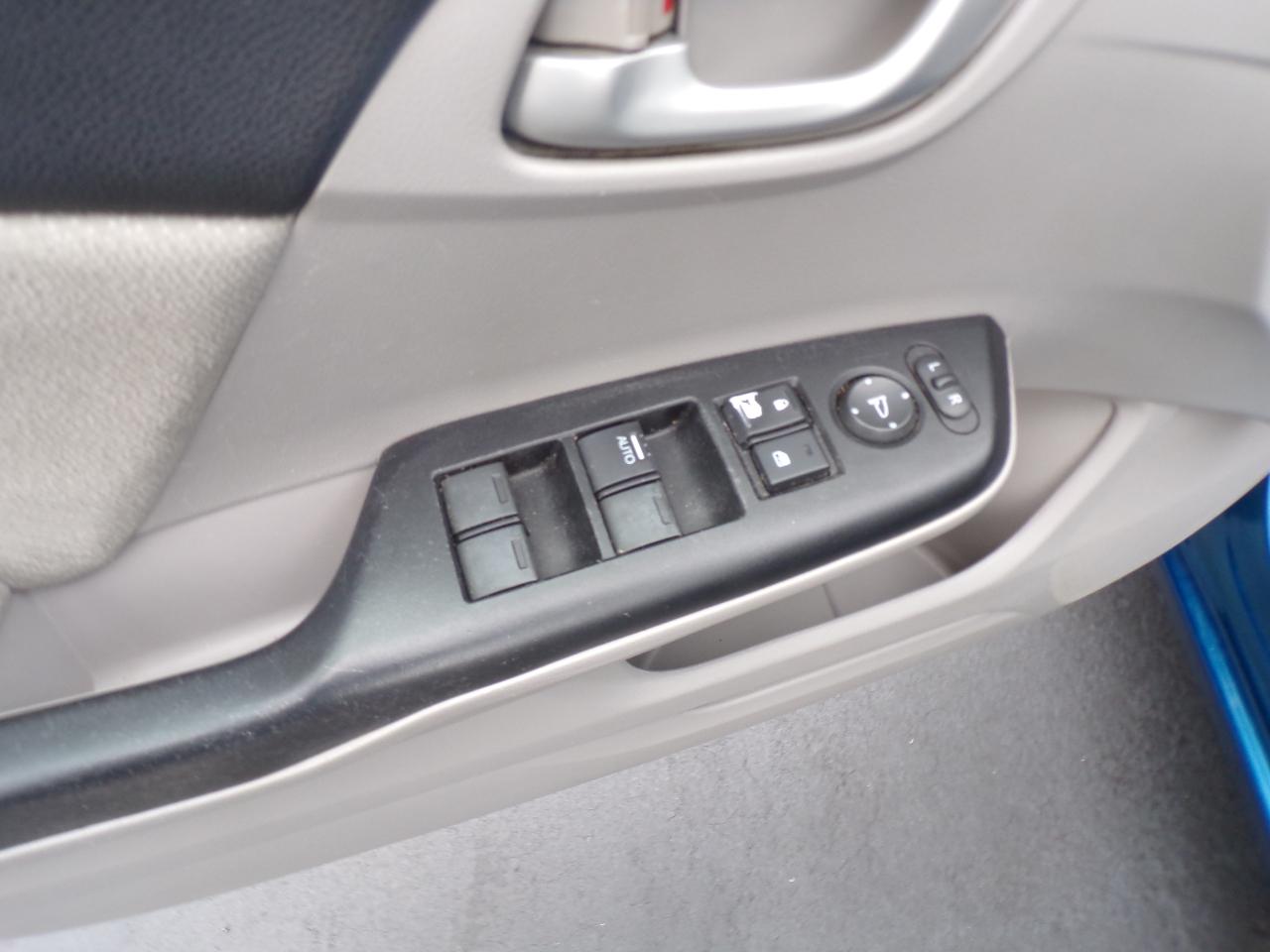 Honda Civic LX Sedan 5-Speed AT 2013