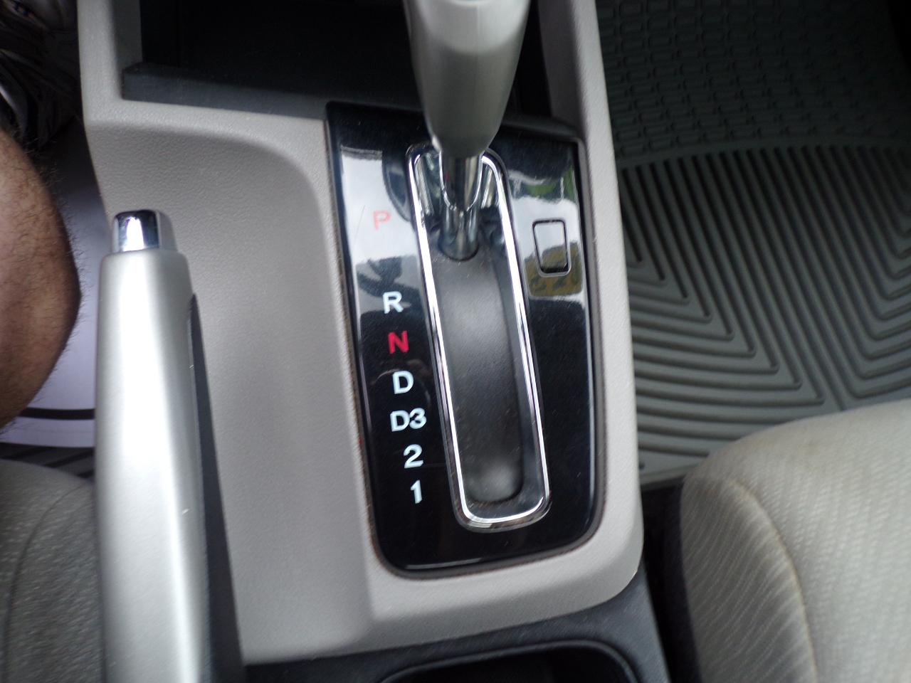Honda Civic LX Sedan 5-Speed AT 2013
