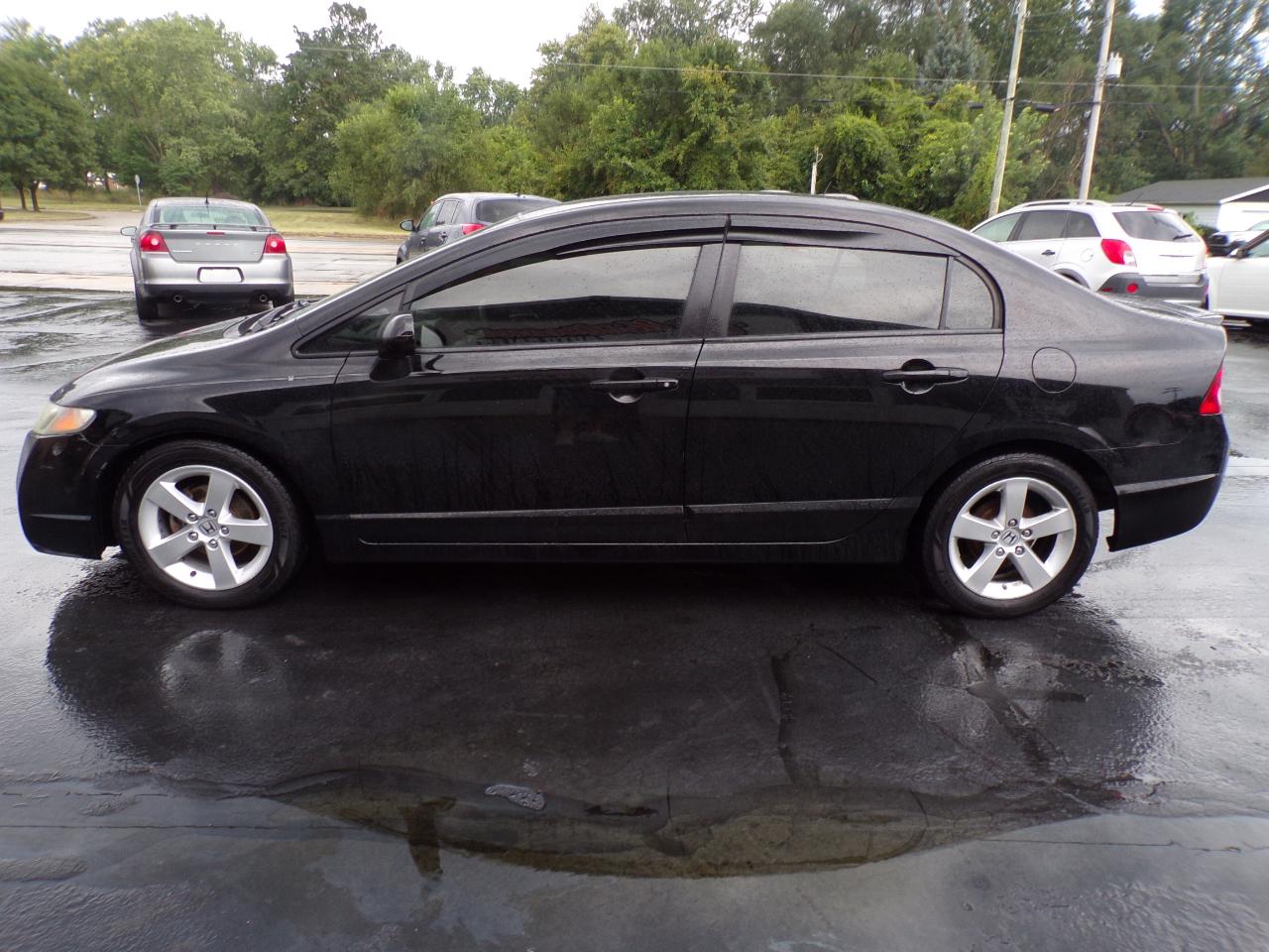 Honda Civic LX-S Sedan 5-Speed AT 2011