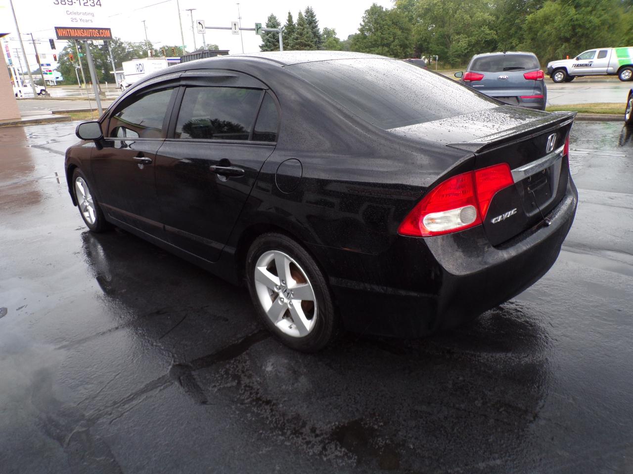 Honda Civic LX-S Sedan 5-Speed AT 2011