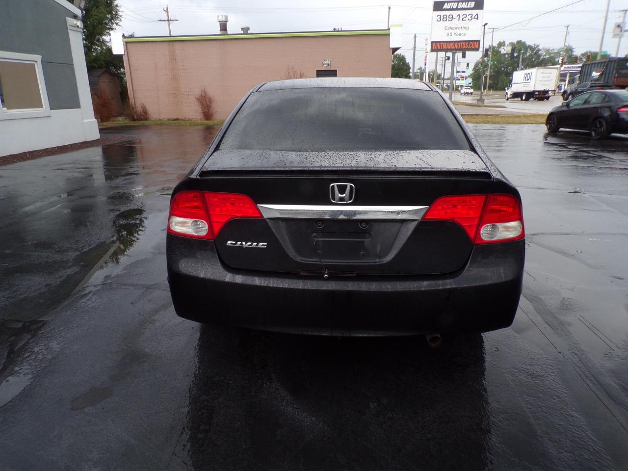 Honda Civic LX-S Sedan 5-Speed AT 2011