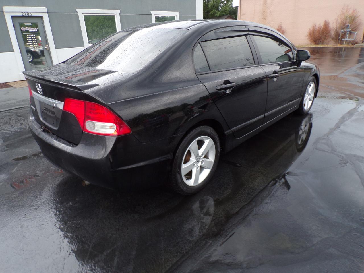Honda Civic LX-S Sedan 5-Speed AT 2011
