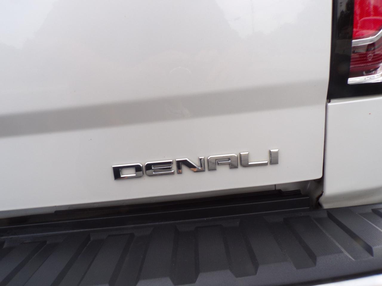 GMC Sierra 1500 Denali Crew Cab Short Box 4WD 2017