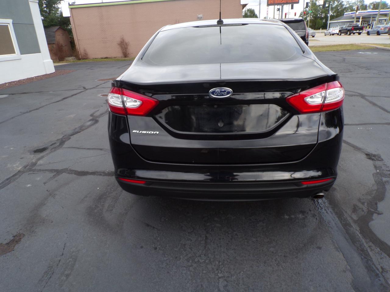 Ford Fusion S 2016