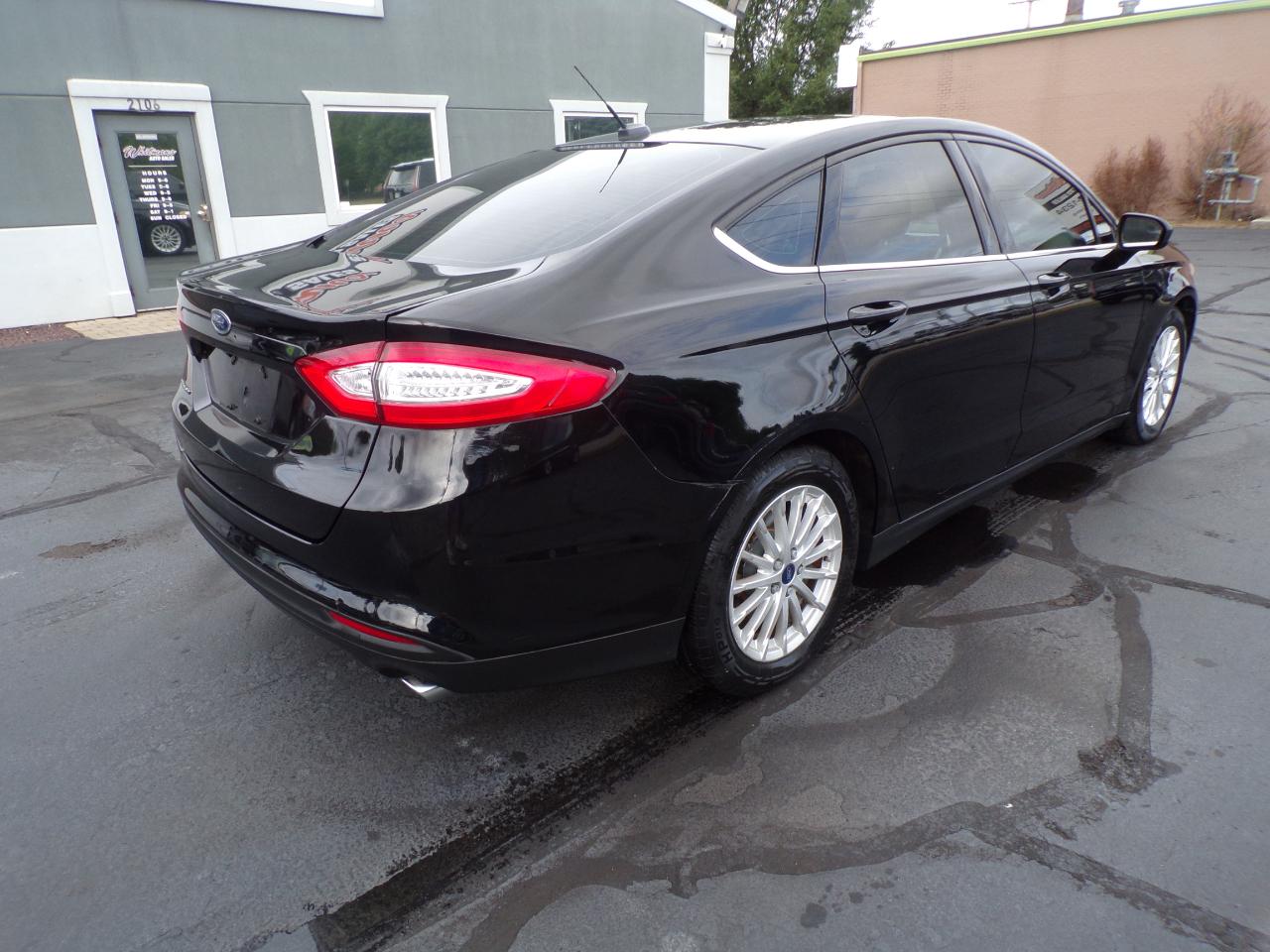 Ford Fusion S 2016
