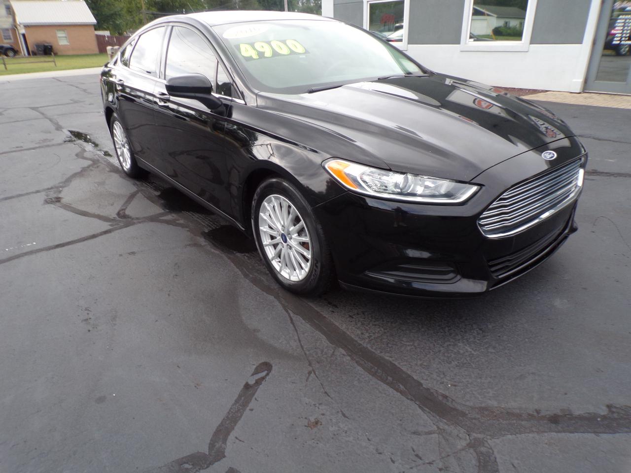 Ford Fusion S 2016
