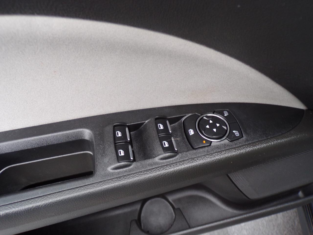 Ford Fusion S 2016