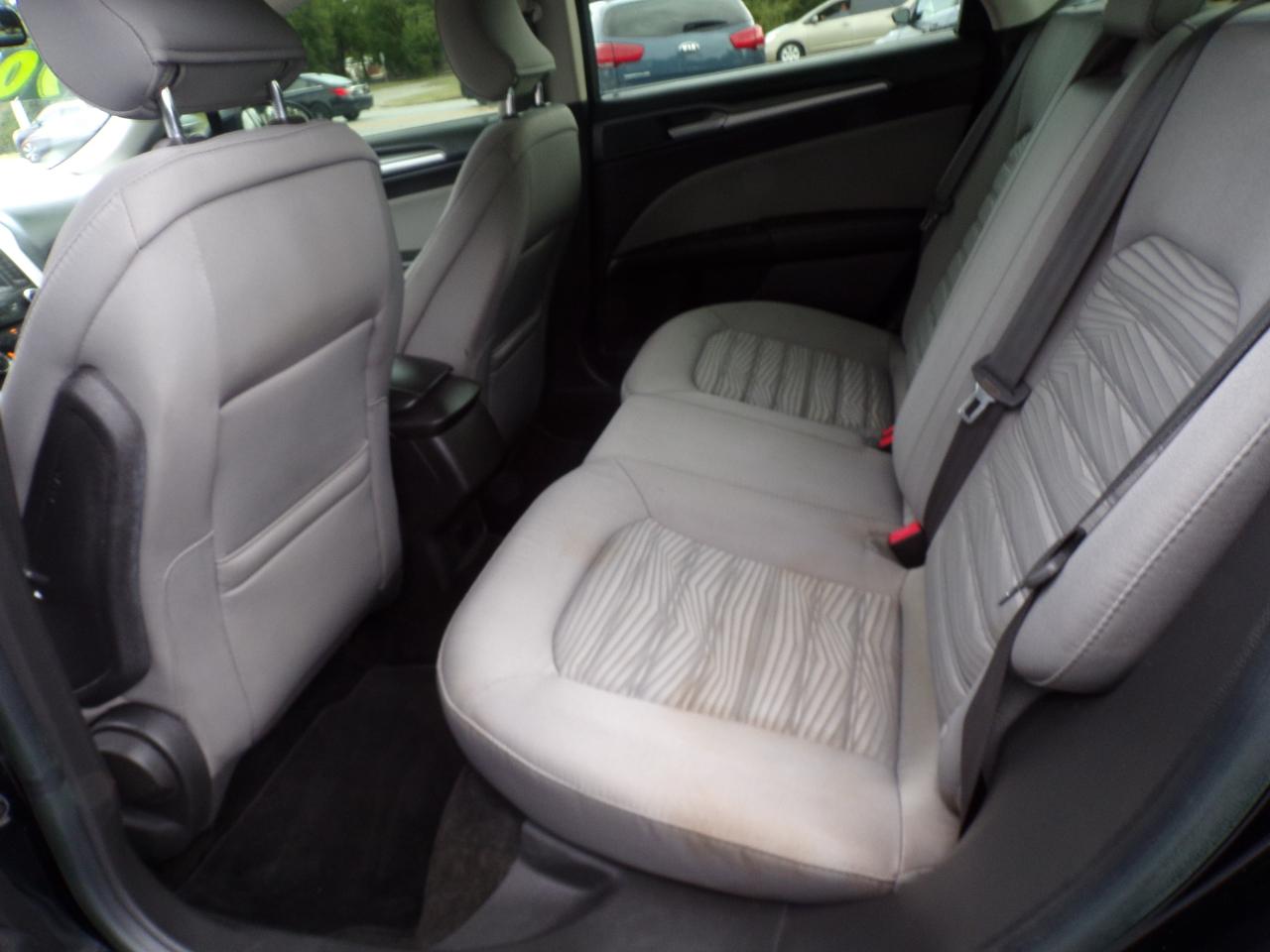 Ford Fusion S 2016