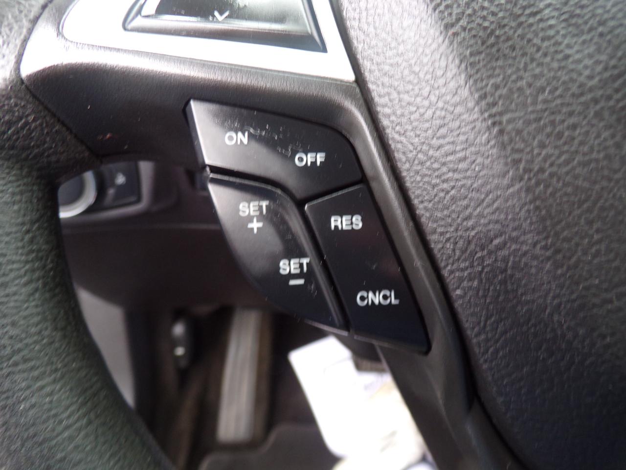 Ford Fusion S 2016