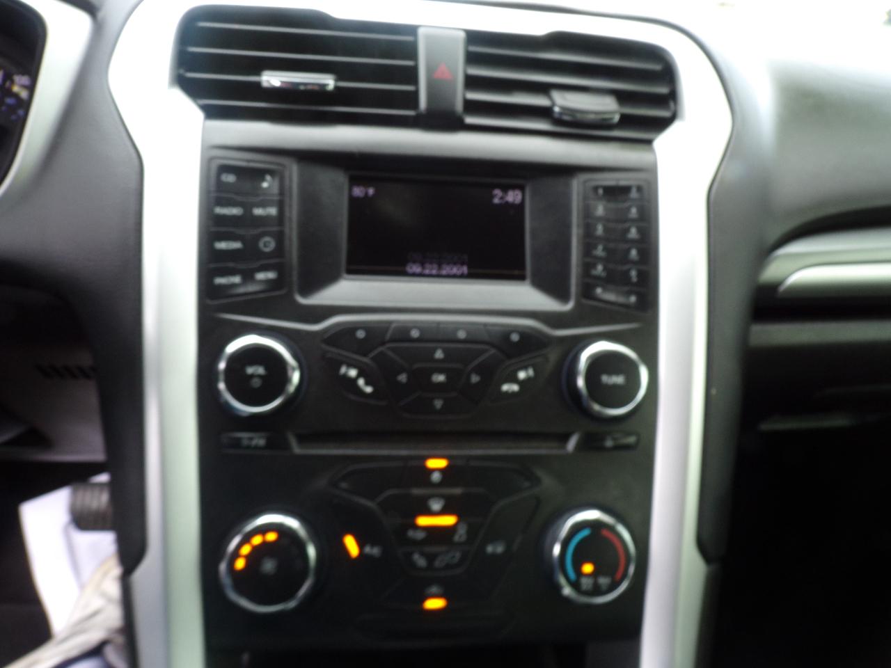 Ford Fusion S 2016