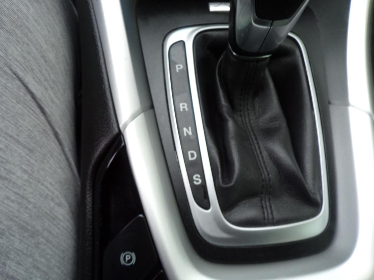 Ford Fusion S 2016