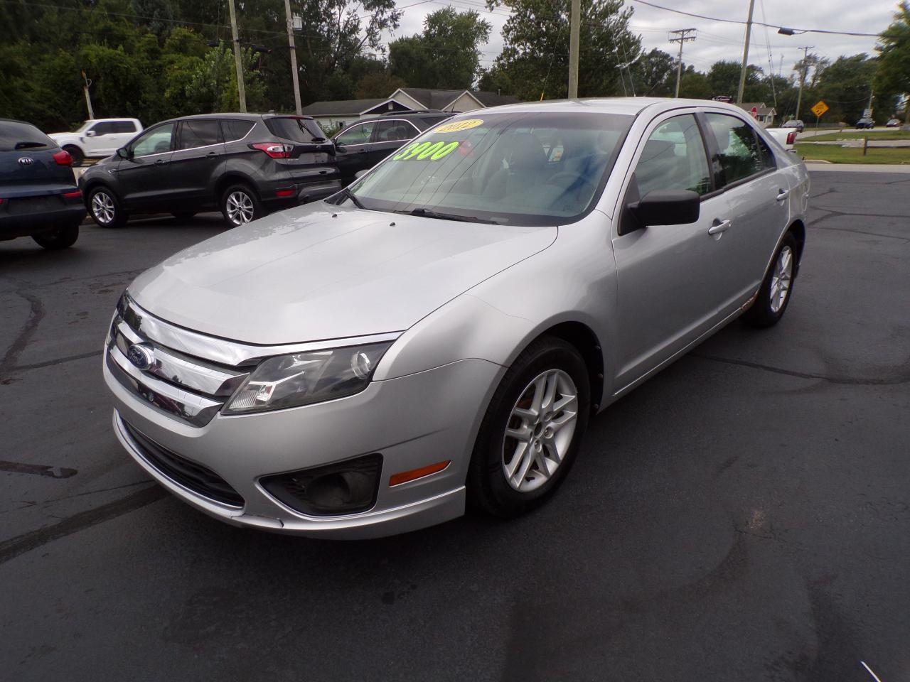 Ford Fusion S 2012