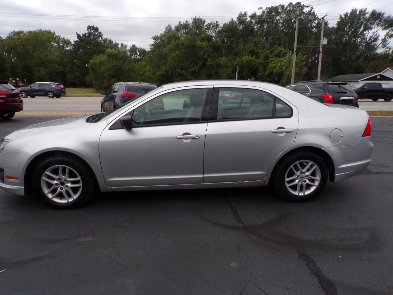 Ford Fusion S 2012