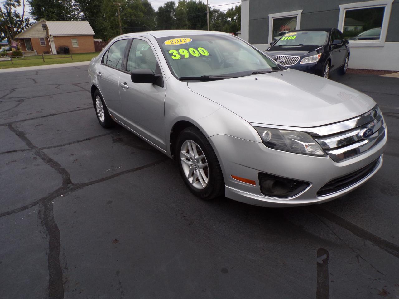 Ford Fusion S 2012