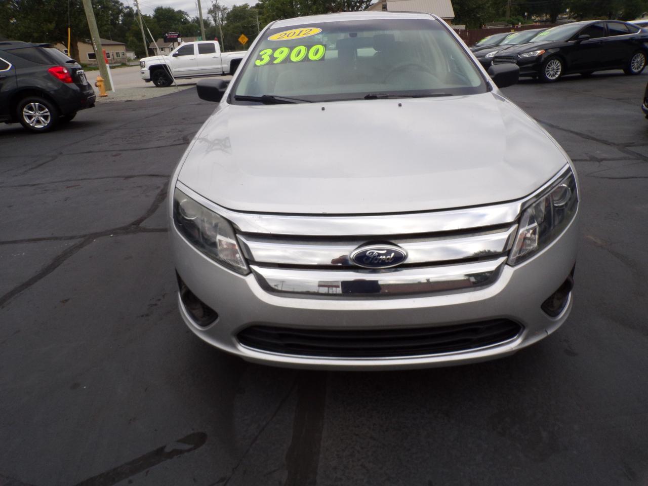 Ford Fusion S 2012