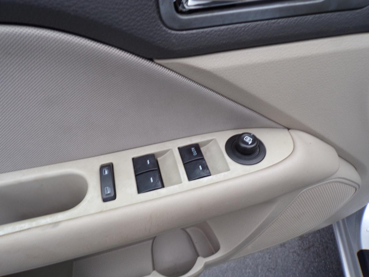 Ford Fusion S 2012