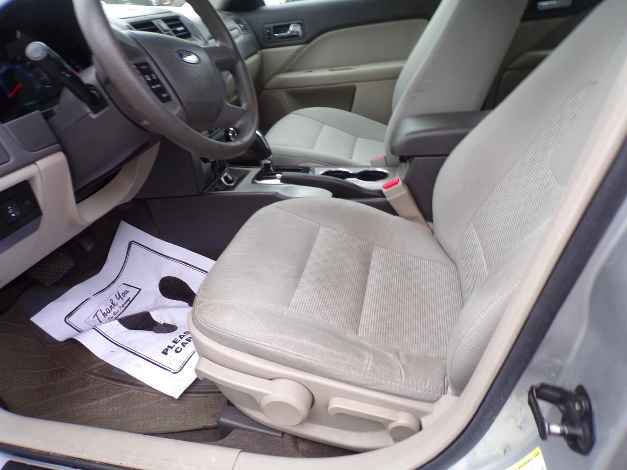 Ford Fusion S 2012