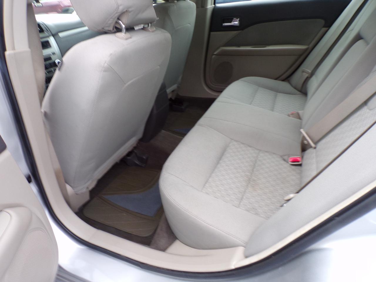 Ford Fusion S 2012