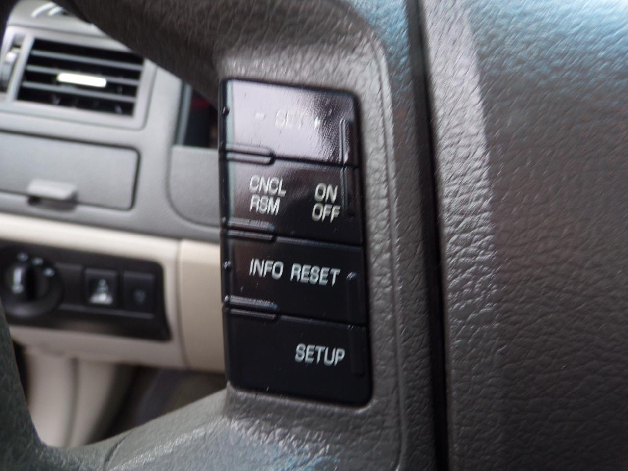 Ford Fusion S 2012