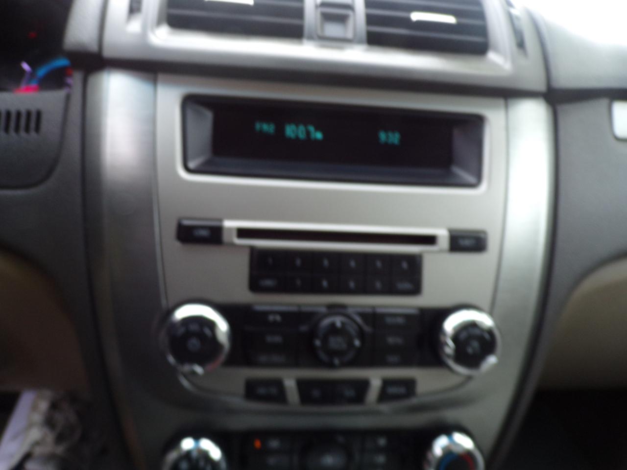 Ford Fusion S 2012