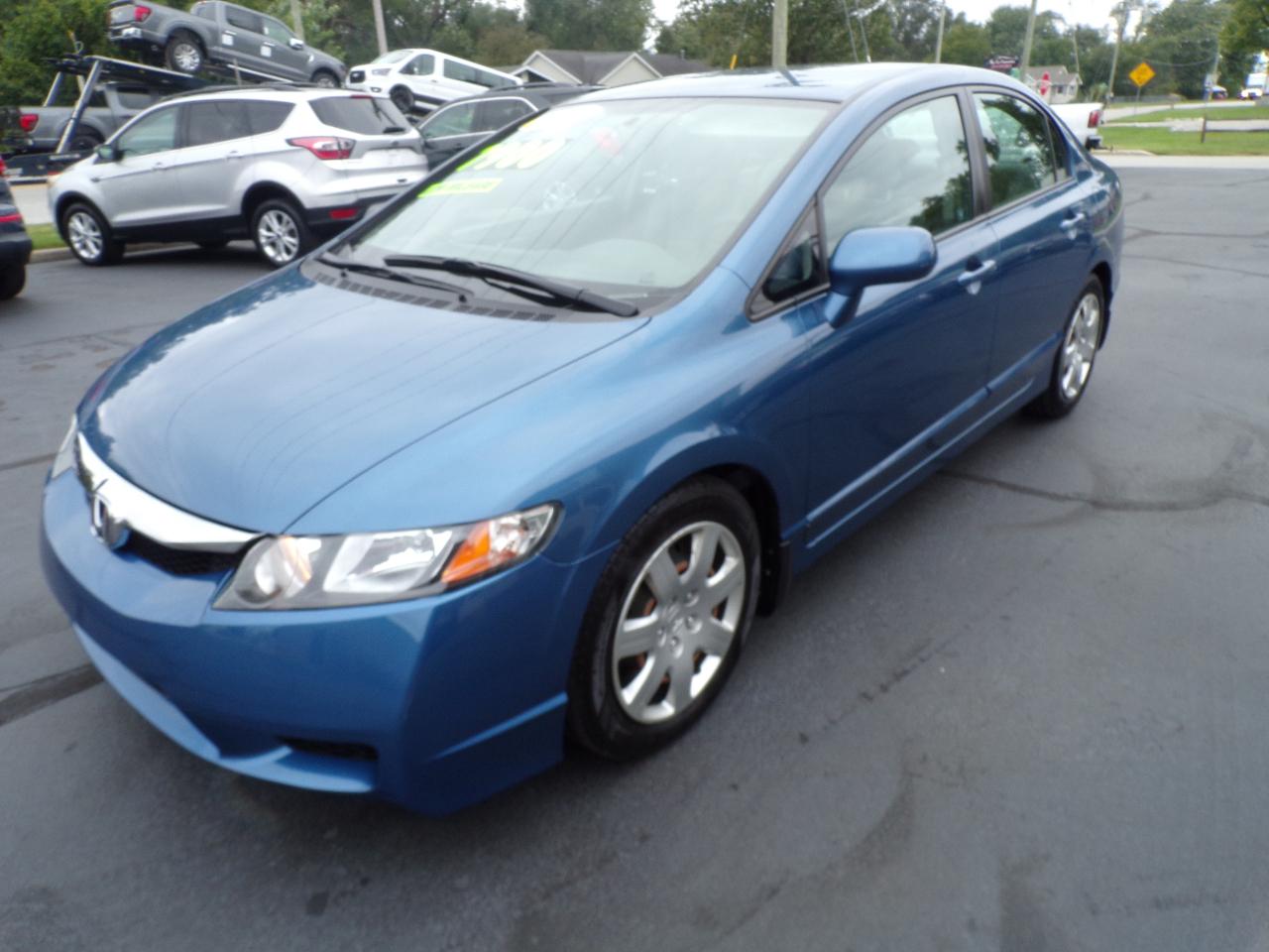 Honda Civic LX Sedan 5-Speed AT 2011