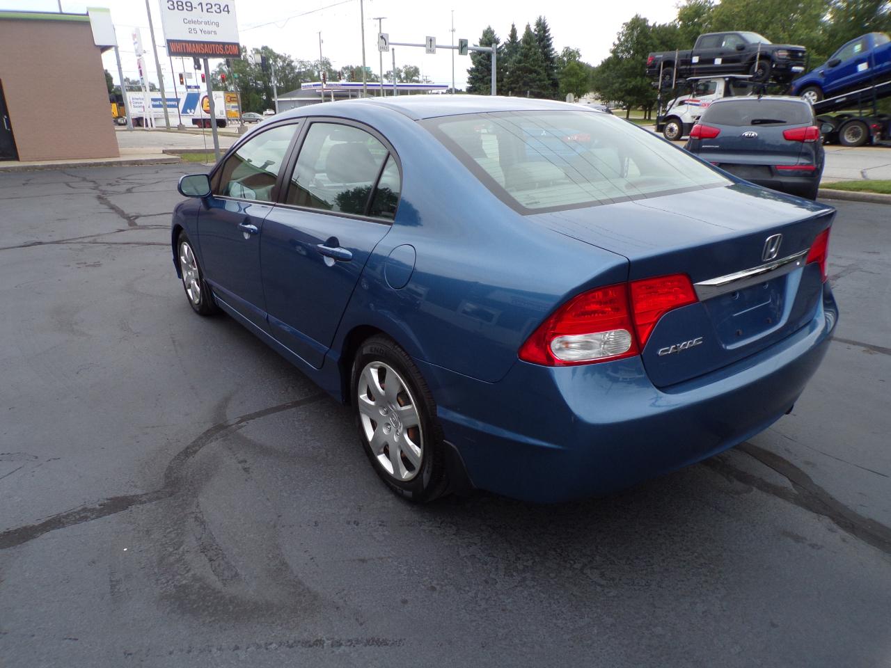 Honda Civic LX Sedan 5-Speed AT 2011