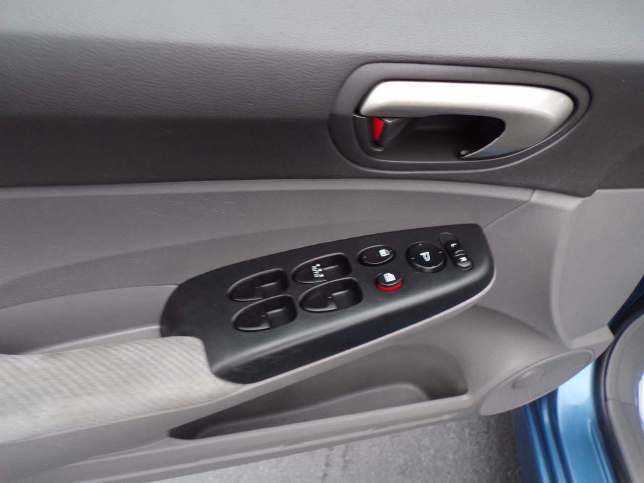 Honda Civic LX Sedan 5-Speed AT 2011