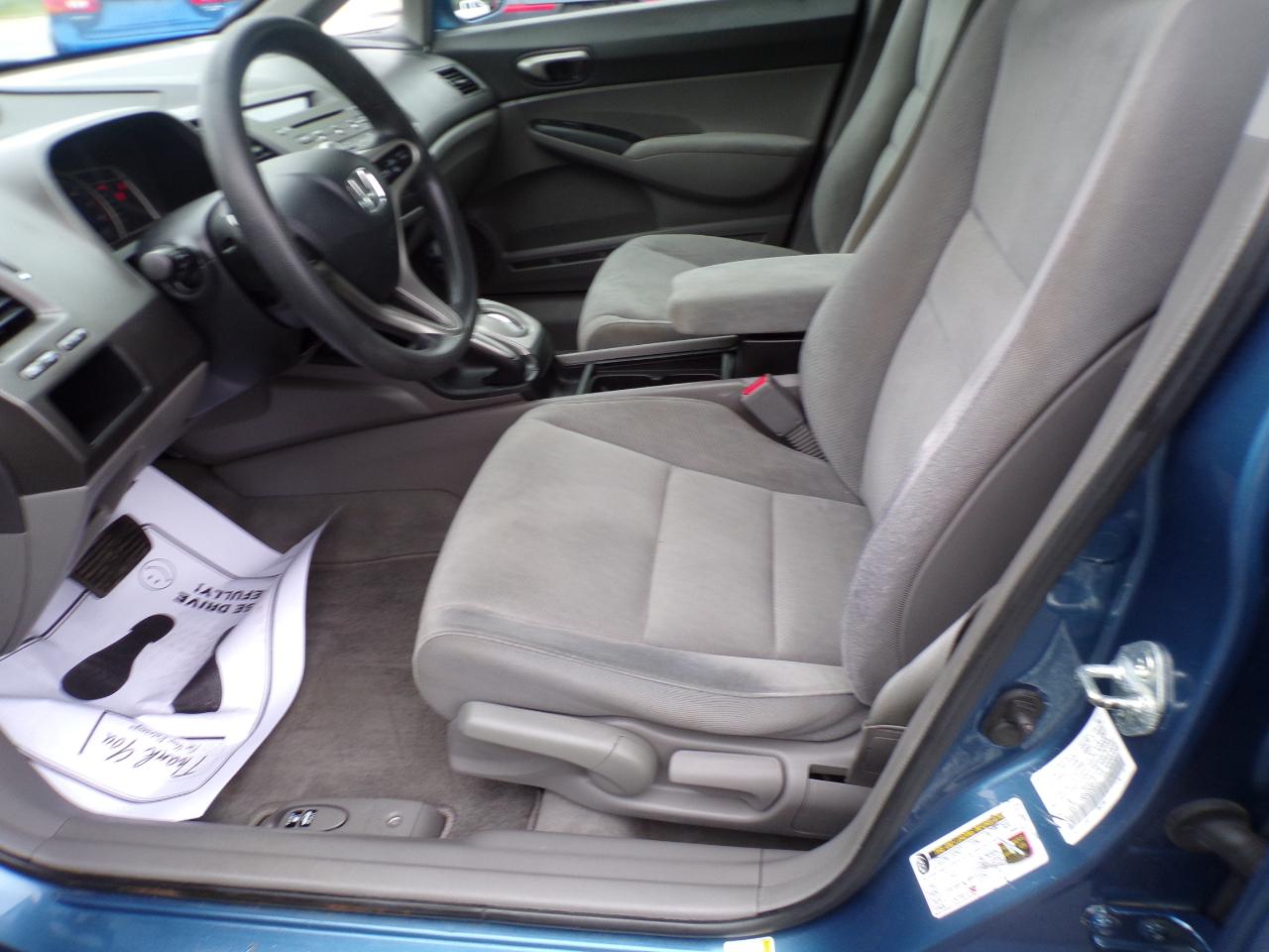 Honda Civic LX Sedan 5-Speed AT 2011