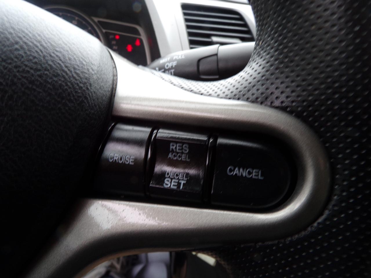 Honda Civic LX Sedan 5-Speed AT 2011