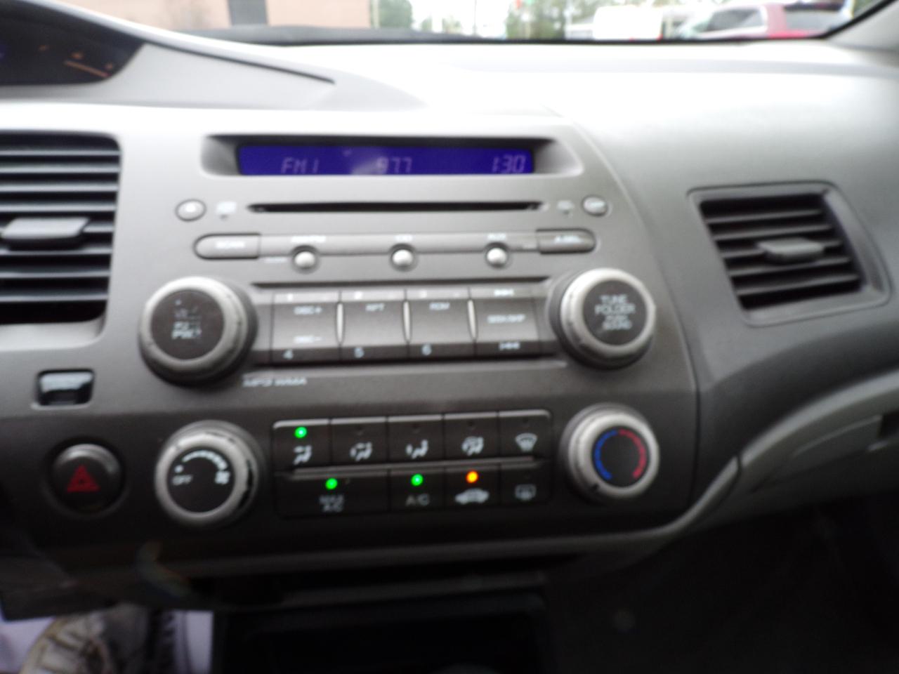 Honda Civic LX Sedan 5-Speed AT 2011