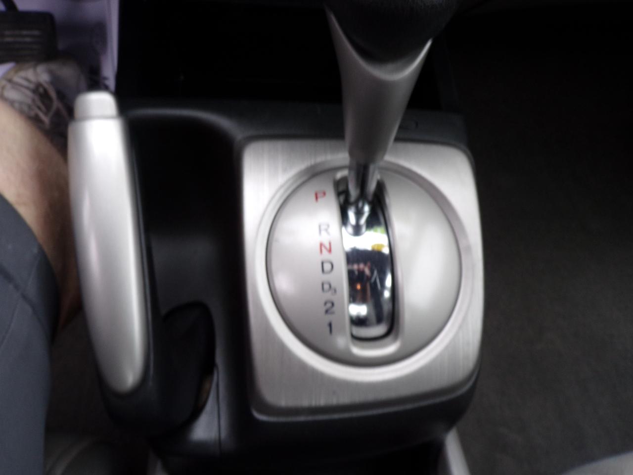 Honda Civic LX Sedan 5-Speed AT 2011