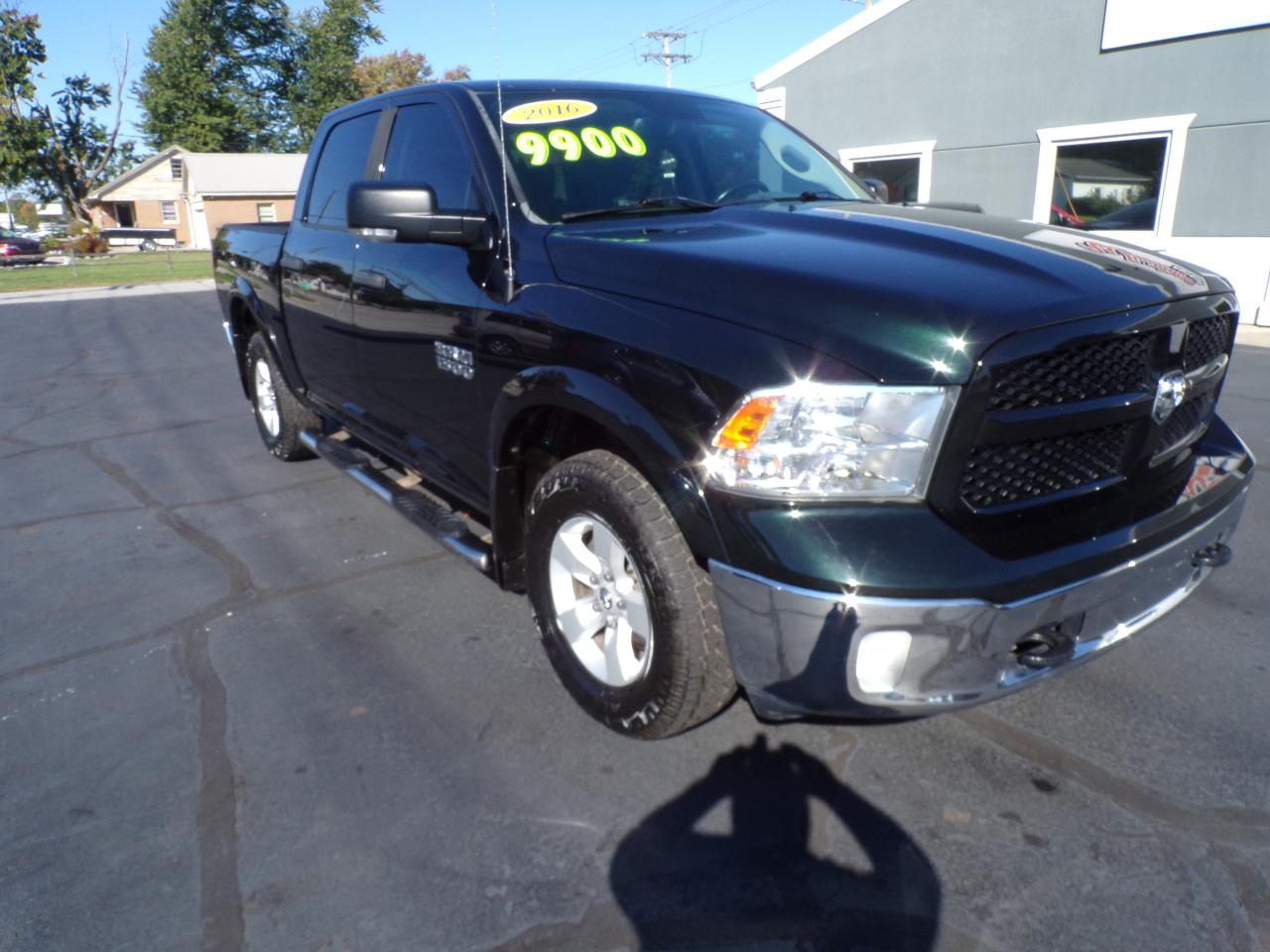 RAM 1500 SLT Crew Cab SWB 4WD 2016