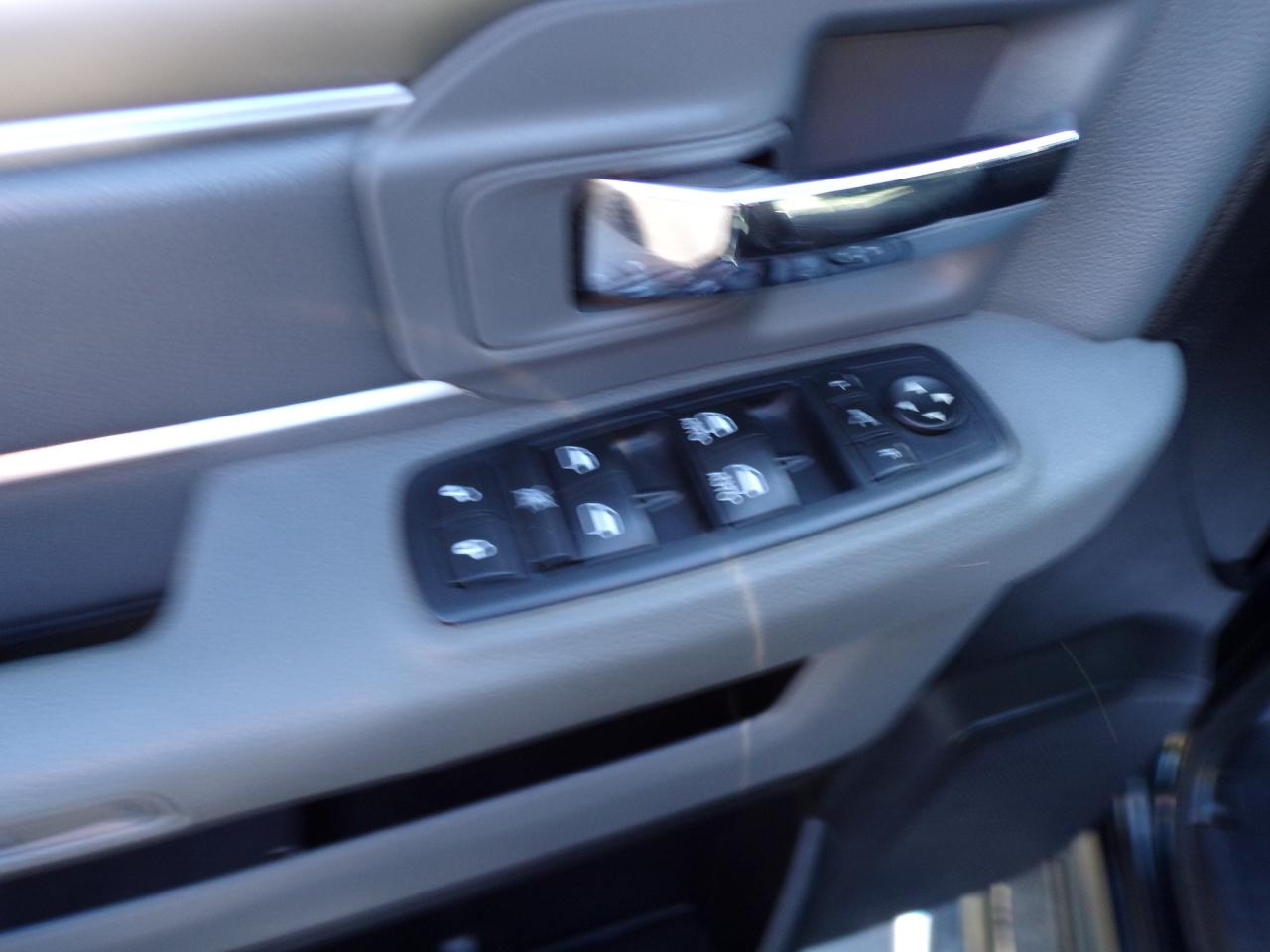 RAM 1500 SLT Crew Cab SWB 4WD 2016