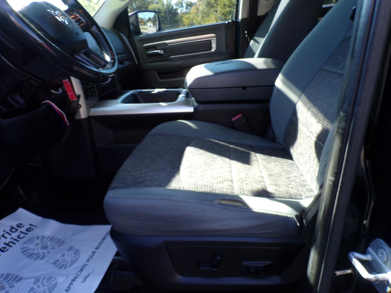 RAM 1500 SLT Crew Cab SWB 4WD 2016