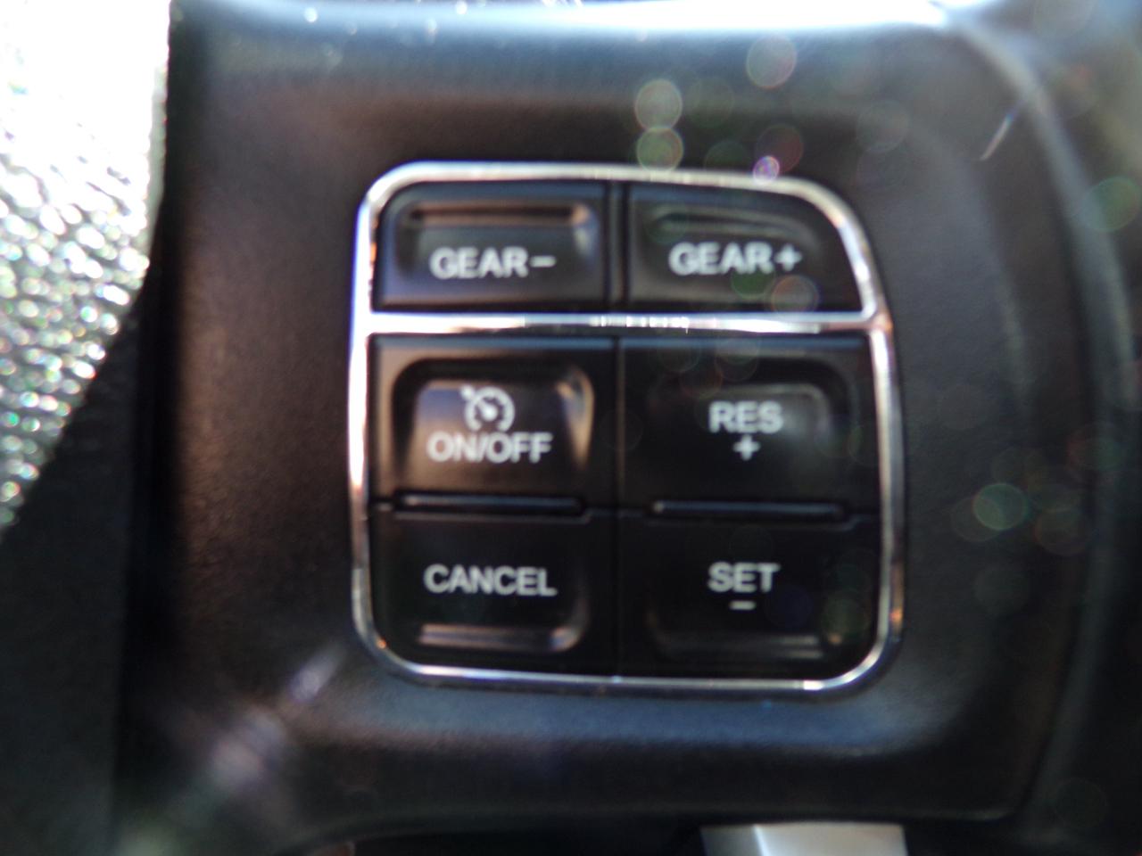 RAM 1500 SLT Crew Cab SWB 4WD 2016