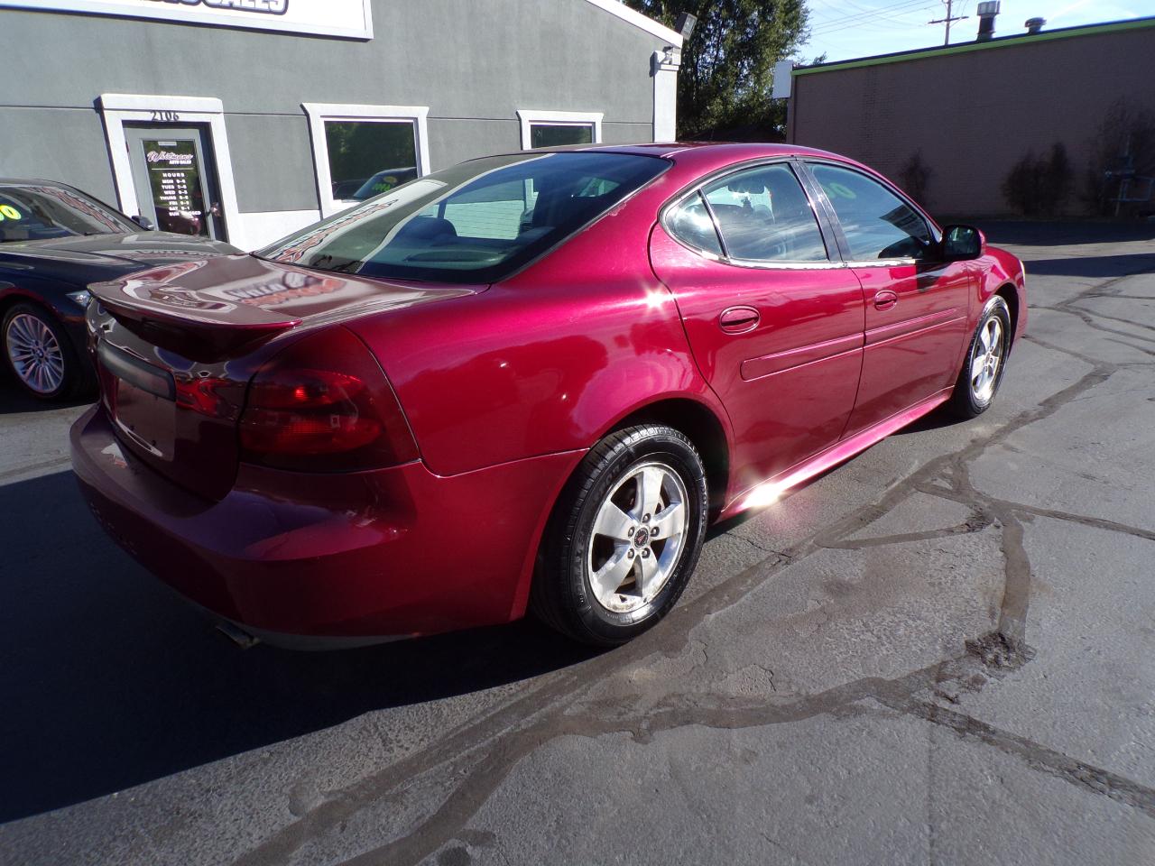 Pontiac Grand Prix Base 2005