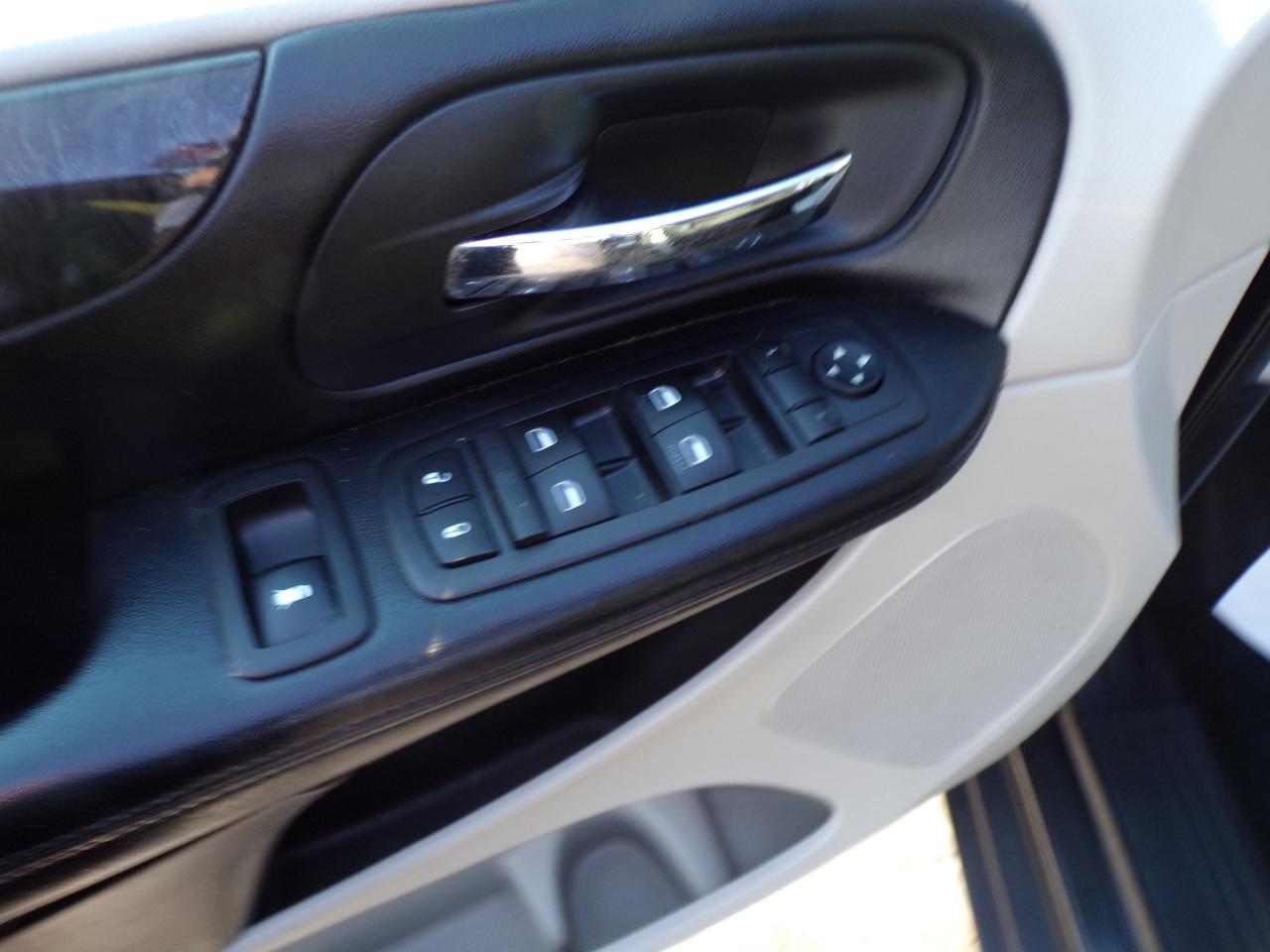 Dodge Grand Caravan SE 2012