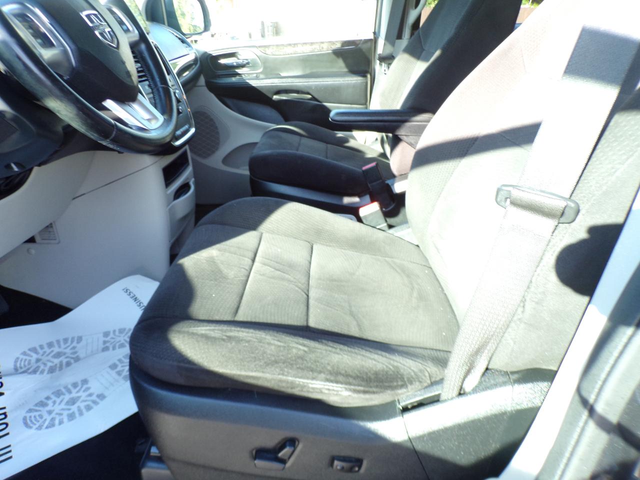 Dodge Grand Caravan SE 2012